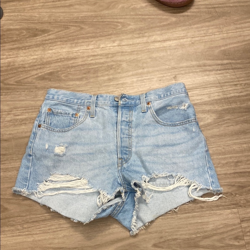 SUPER CUTE!! New Levi jean shorts. Never worn and great condition